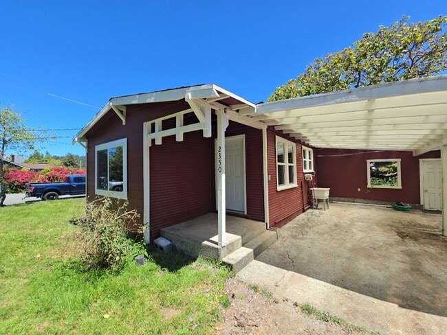 Building Photo - Studio cottage near Cal Poly Humboldt offers remodeled interior