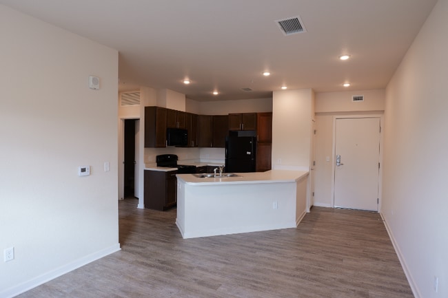 Photo - 5885 W 14th Ave Unidad 302