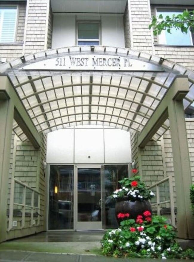 Building Photo - 2Bd/1.75Ba Seattle Condo Unit 303