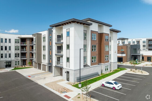 Crowne at 2534 Apartments