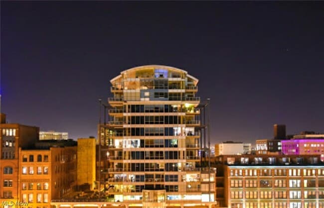 Building Photo - 701 W Lakeside Ave Unit PH-2A/1302