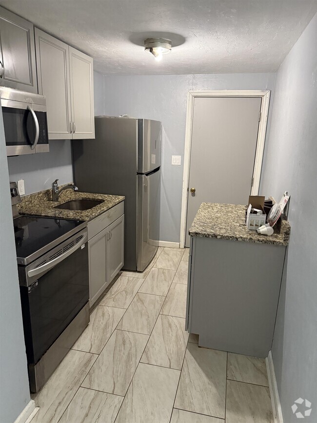 Building Photo - 2304 S Calhoun St Rental