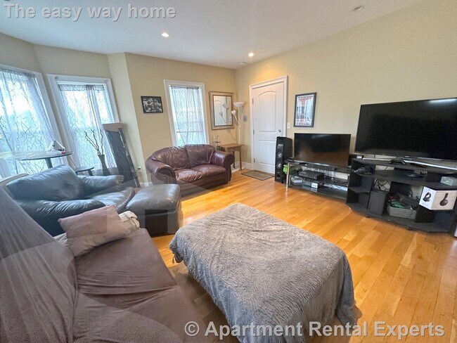 Photo - 57 Greenleaf Ave Unit 3