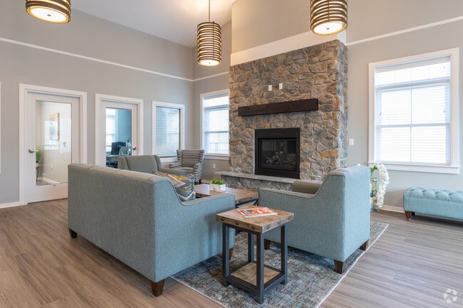 Cómoda Área común de la casa club - Oakwood Hills Apartments