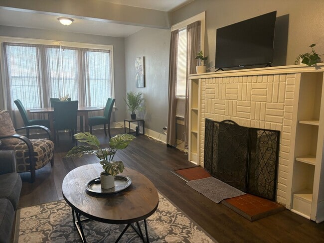 Building Photo - 2531 Liberty Ave Unit 2527 Liberty