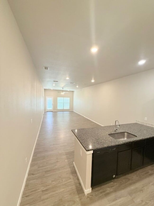 Photo - Upland Heights- 7047 Unidad 7047 96th Street  B