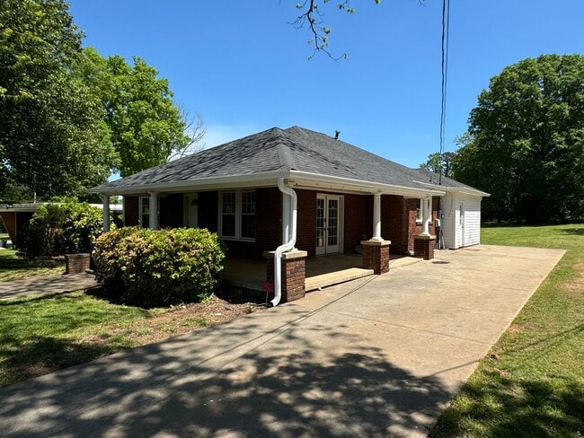 Photo - Single Family in Downtown Kings Mountain, NC