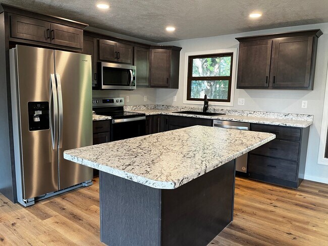 Photo - 3 Bed/1 Bath Ranch for rent in Brandon!