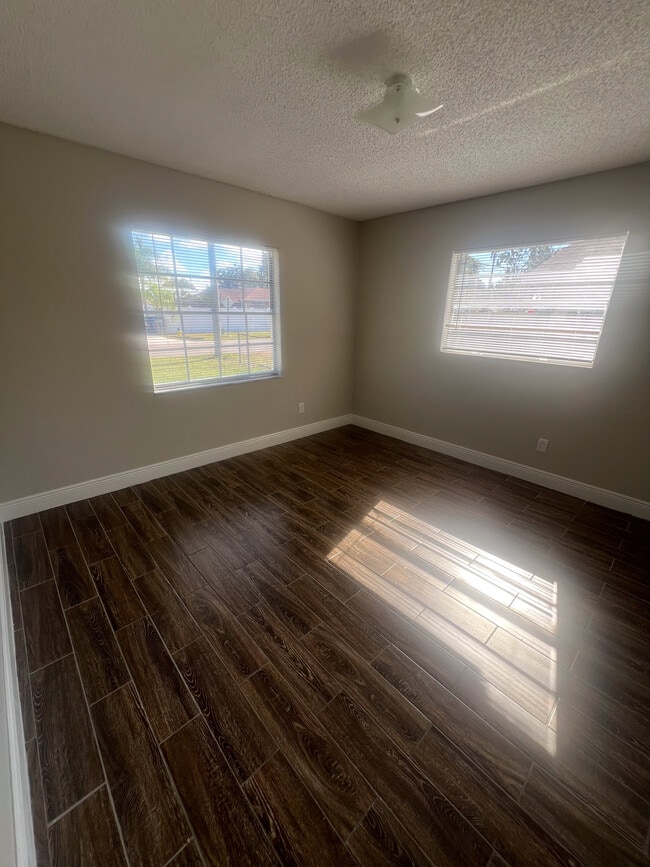 Photo - 7506 N Thatcher Ave