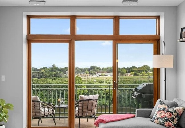 Photo - 160 S River St Unit 409