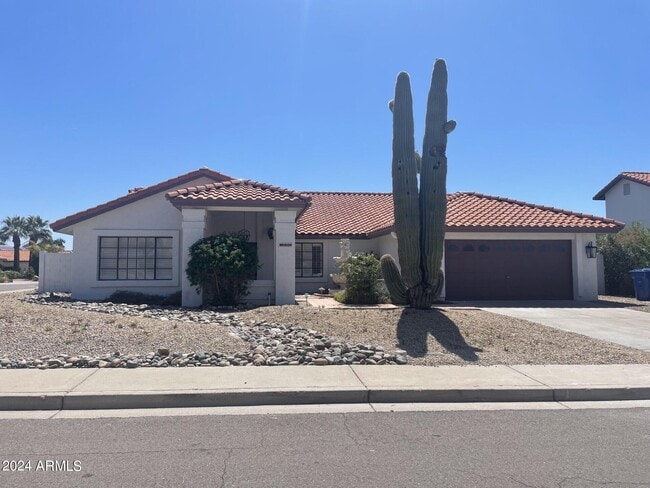 Building Photo - 839 E Meadow Ln