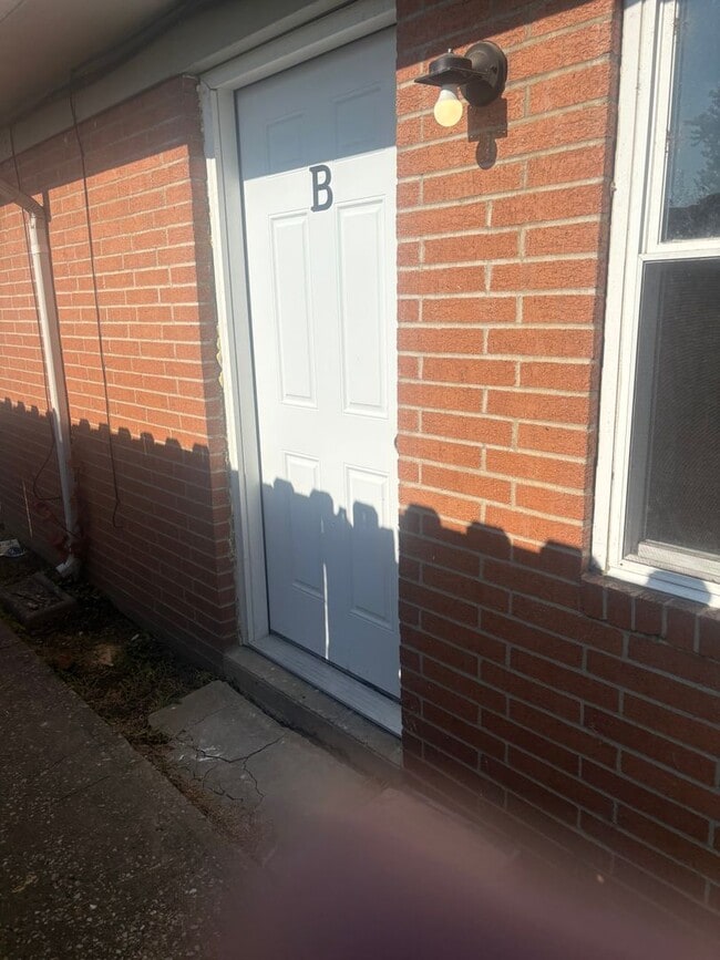 Photo - 1512 W 4th St Unit Apt B