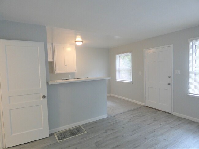 Photo - 1934 Pine Ave Unit 3