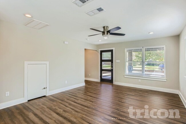 Photo - 1723 Shaw St