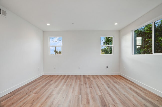 5187 20th St Unit 5187 Unit 1 Quarter