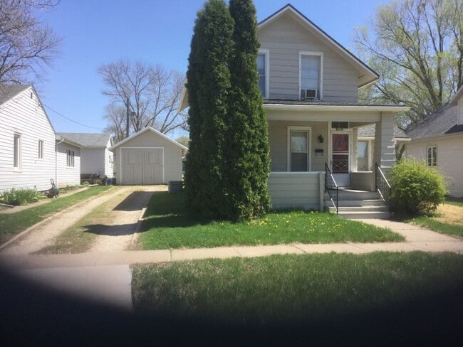 Recepción - 200 6th Ave SW