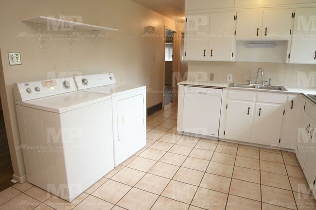 Photo - 323 W Mulberry St