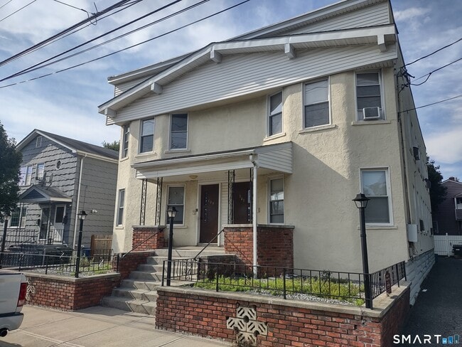 Building Photo - 139 Pennsylvania Ave Unit 2