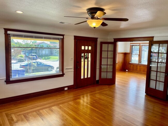 Photo - Classic NorthPark Craftsman