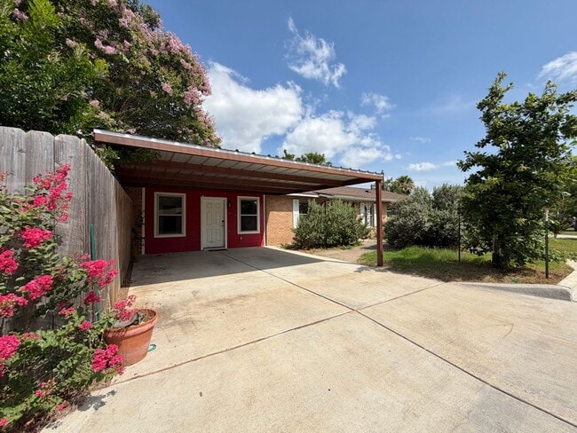 Building Photo - 7103 Twin Crest Dr