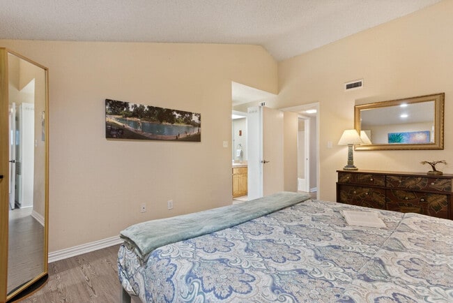 Photo - 1200 Hollow Creek Dr Unidad SI ID1054229P