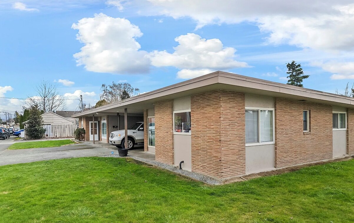 Photo - Burlington Triplex