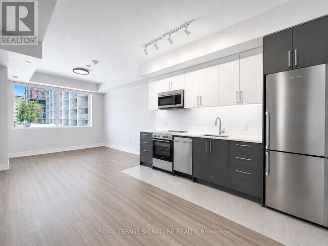 Photo - 664 Spadina Ave. Unit 205