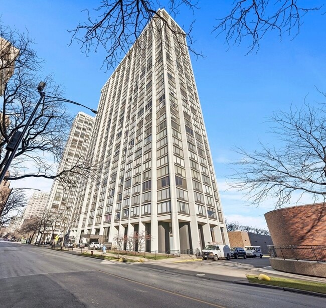 Building Photo - 5445 N Sheridan Rd Unit 2702
