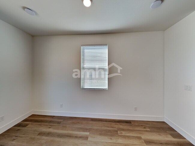 Photo - 4284 Halo Hollyhock St