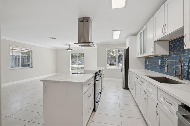 Photo - 819 SW 13 Street Fort Lauderdale, FL 33315