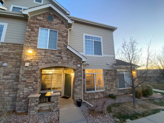 Building Photo - Castle Rock Condo