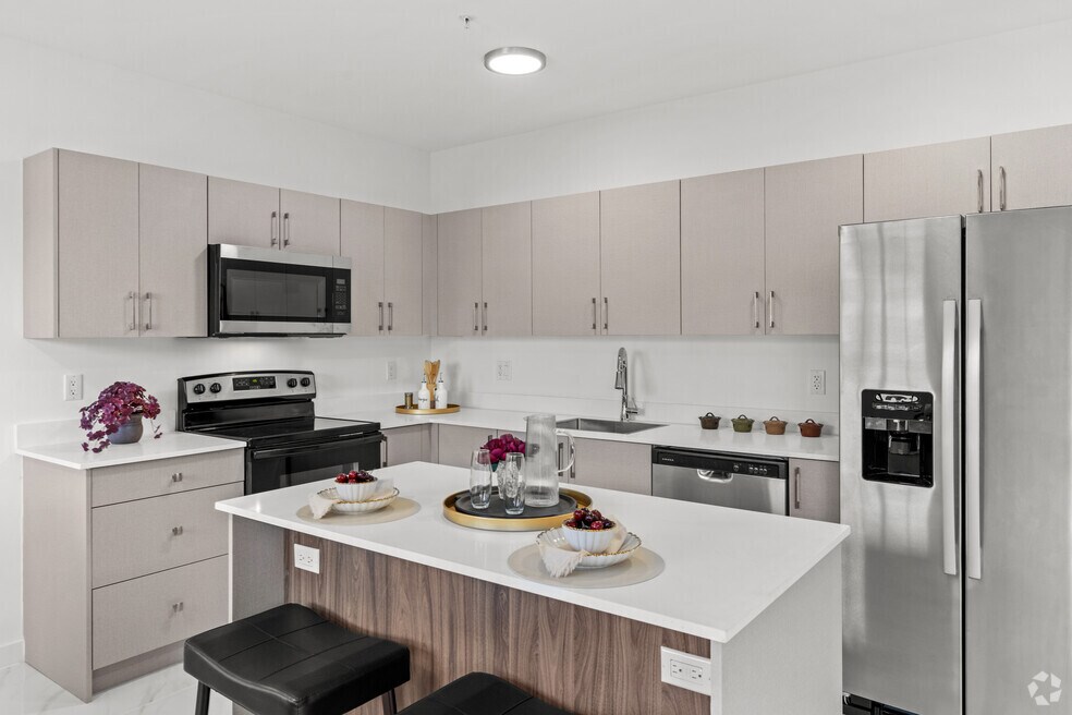 2BR, 2BA - 890SF - Kitchen