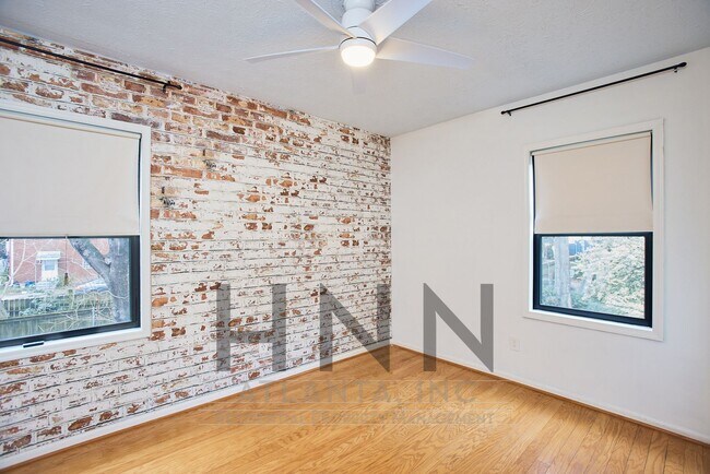 706 Argonne Ave NE Unit 4