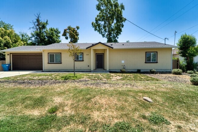 Building Photo - Like new home in Olivehurst