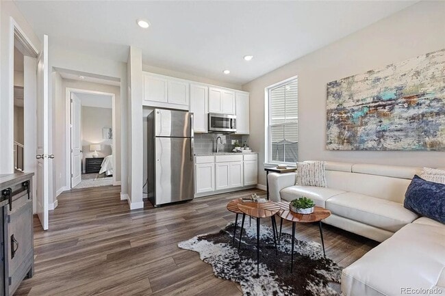 Photo - 860 Wildrose Pl