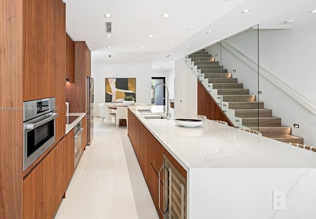 Photo - 2984 Coconut Ave