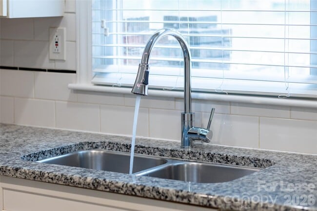 Photo - 943 Dudley Dr