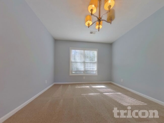 Photo - 291 Crestworth Crossing