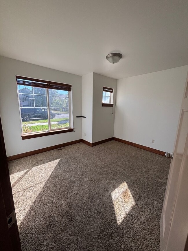 Building Photo - FIRST MONTH'S RENT 1/2 PRICE!!! Rental