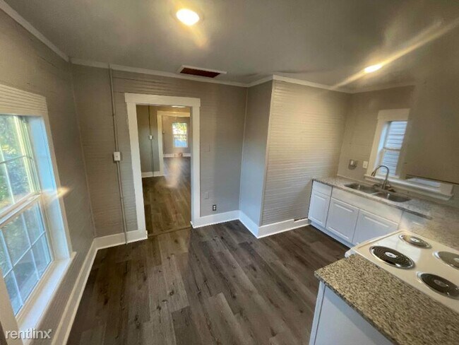 Photo - 1 br, 1 bath House - 1417 N Jones St