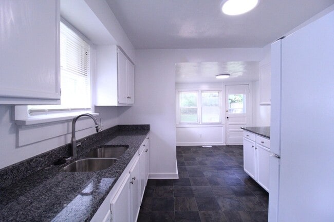 Photo - November FREE On This 2 Bedroom 1 Bath Hom...