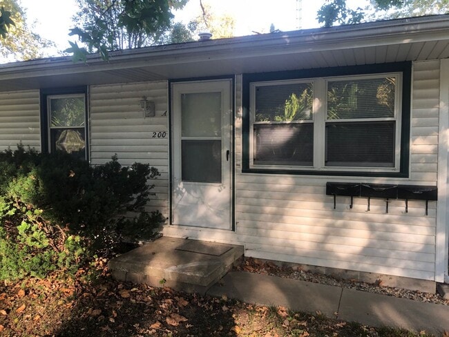 Building Photo - 200 S Grove St Unit A