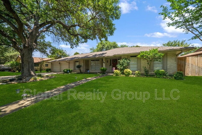 Photo - 425 Crestwind Dr