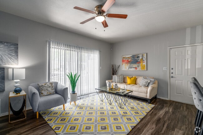 1BR, 1BA - 712SF - Living Room