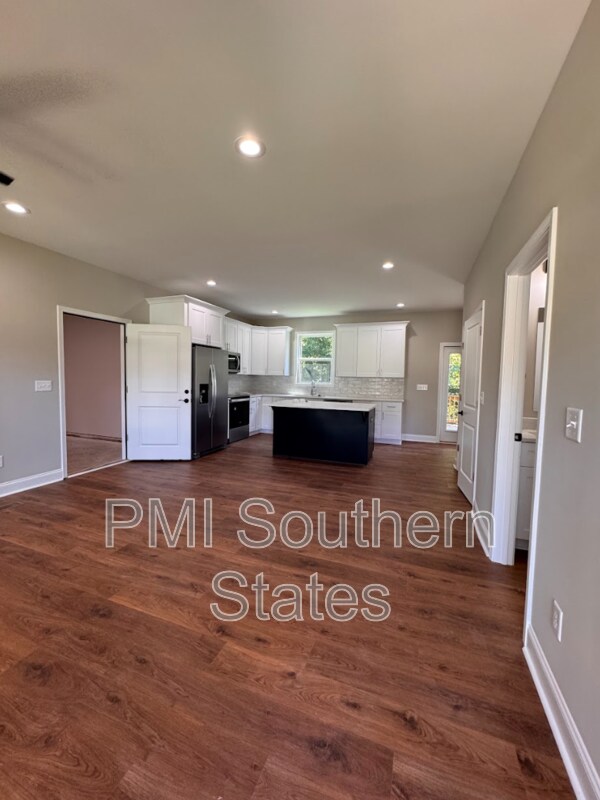 Photo - 711 Rockcliff St