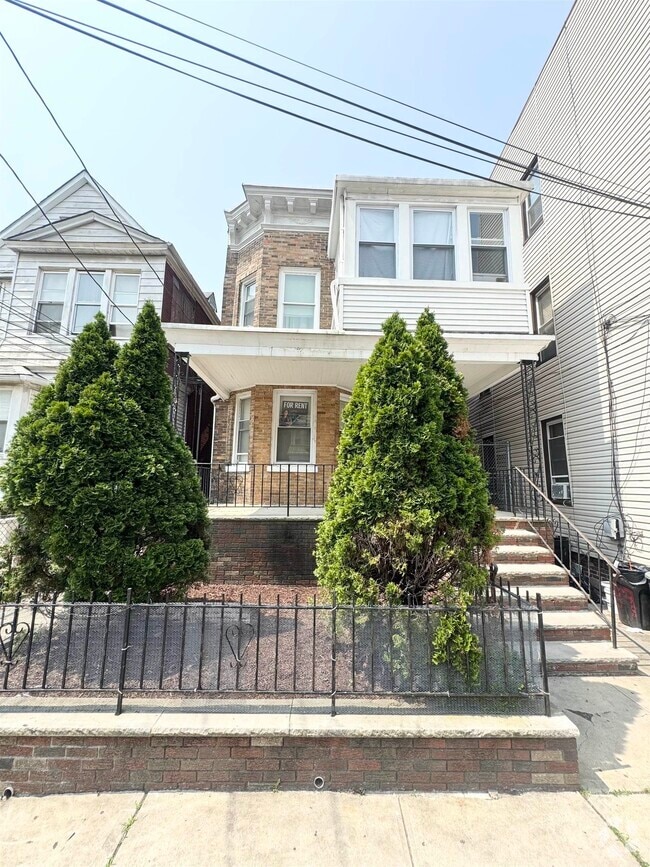 Building Photo - 187 Wegman Pkwy Unit 1 Rental