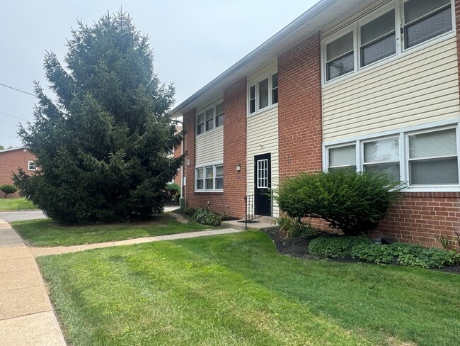 Photo - Madison Manor Apartments