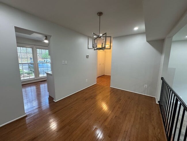 Photo - 5215 Lonsdale Dr