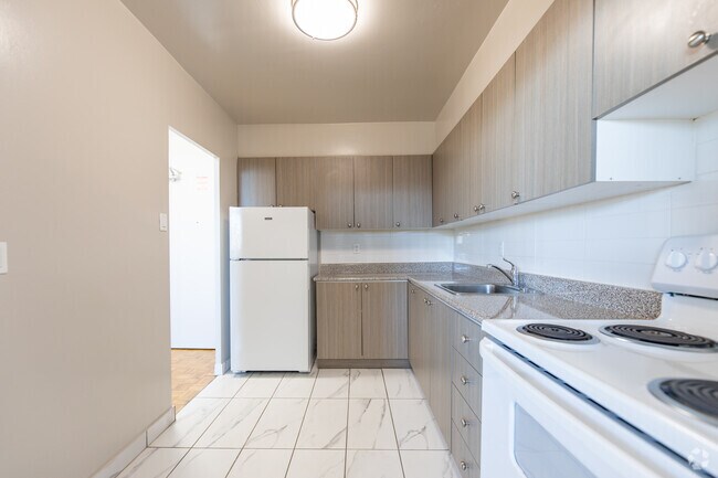 1BR, 1BA - 705SF - Kitchen