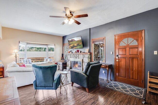 Photo - Charming 3 bed, 2 bath Craftsman Cottage in the Heart of Oak Grove